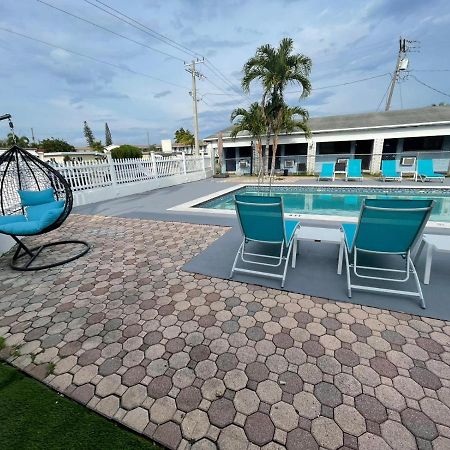 Hollywood Gardens Inn & Suites Екстериор снимка