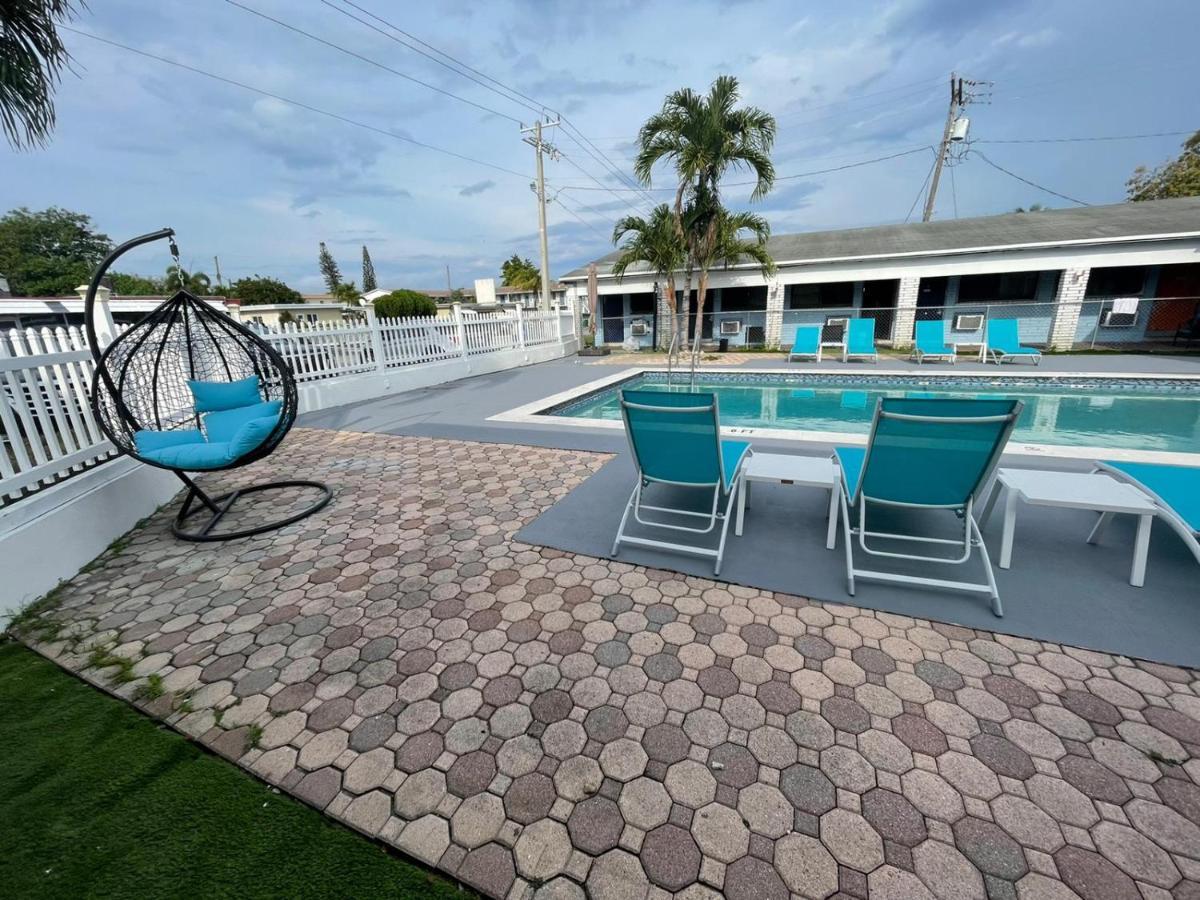 Hollywood Gardens Inn & Suites Екстериор снимка