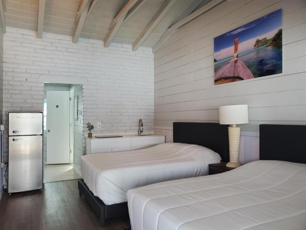 Hollywood Gardens Inn & Suites Екстериор снимка