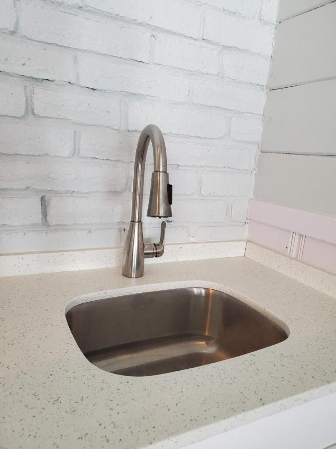 Hollywood Gardens Inn & Suites Екстериор снимка