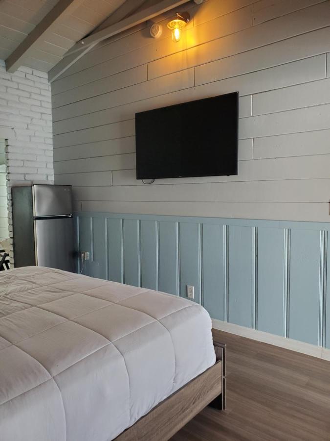 Hollywood Gardens Inn & Suites Екстериор снимка