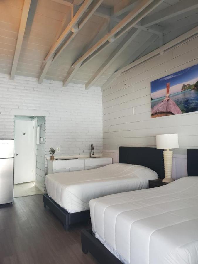 Hollywood Gardens Inn & Suites Екстериор снимка